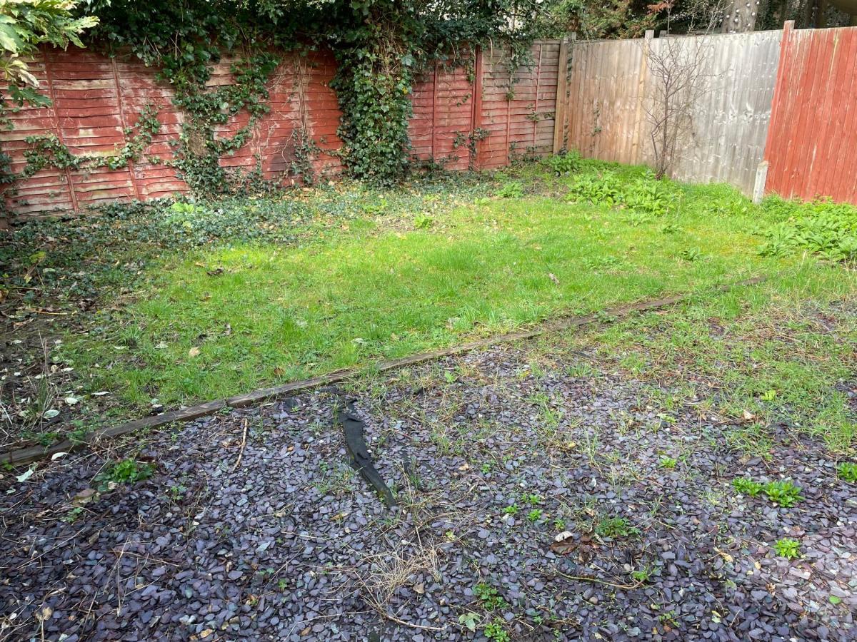 Super Convenient For Central London - Large 2 Double Bed Apartment 30 Seconds Walk To Platform Train Station And 19 Mins To London Waterloo Exteriör bild